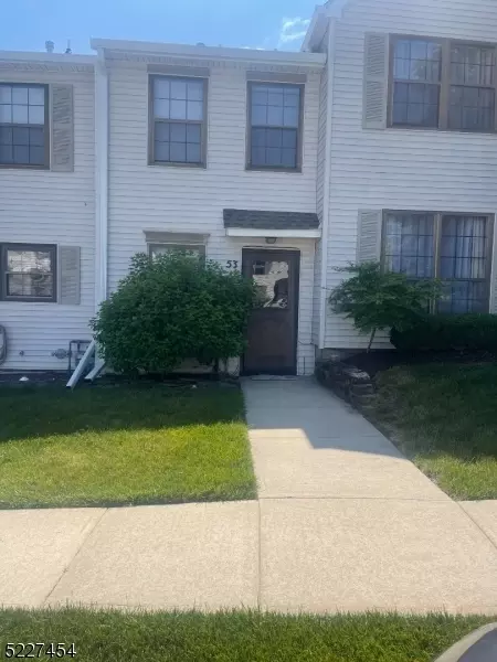 53 Queens Way, Englishtown, NJ 07726