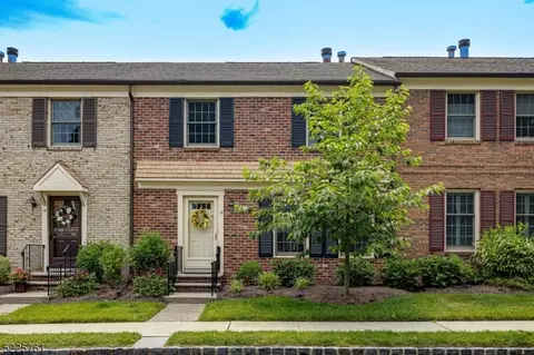 17 Cowperthwaite Sq #17, Westfield, NJ 07090