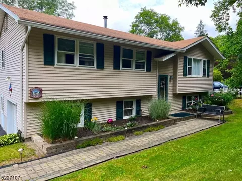 129 E Shore Rd, Greenwood Lake, NY 10925