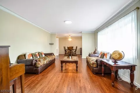 6 Summit Ave, Edison, NJ 08820
