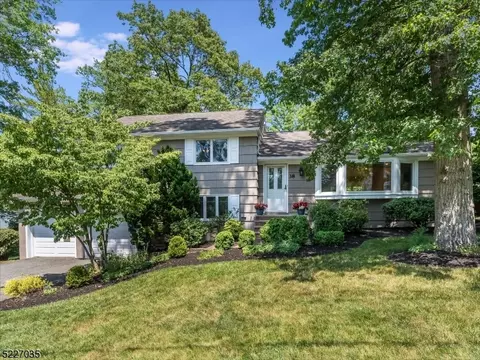 38 W Lawn Rd, Livingston, NJ 07039