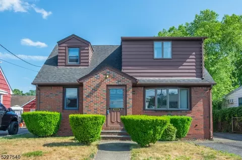 76 13th Ave, Elmwood Park, NJ 07407