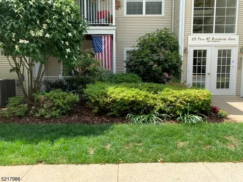 25 Brookside Ln, Mount Arlington, NJ 07856