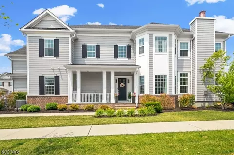 17 Hamilton Dr, Cranbury Twp, NJ 08512