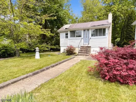 15 Kentucky Ave, Lake Hopatcong, NJ 07849