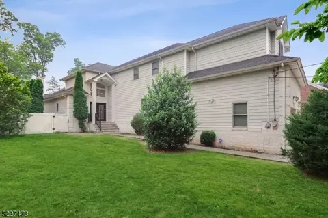 176 Beaufort Ave, Livingston, NJ 07039