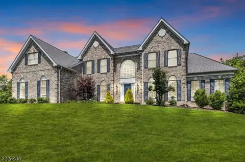 5 Stevens Ln, Union Twp, NJ 08867
