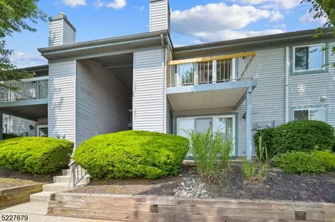 5 Henley Dr, Somerset, NJ 08873