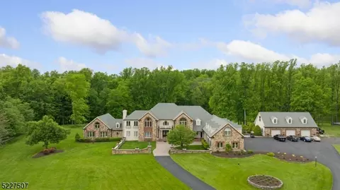 35 Pequest Rd, Green Twp, NJ 07821