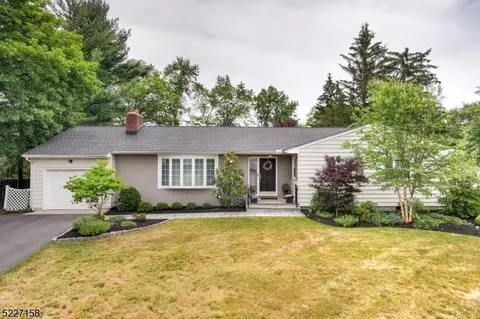 44 Demott Ln, East Franklin, NJ 08873