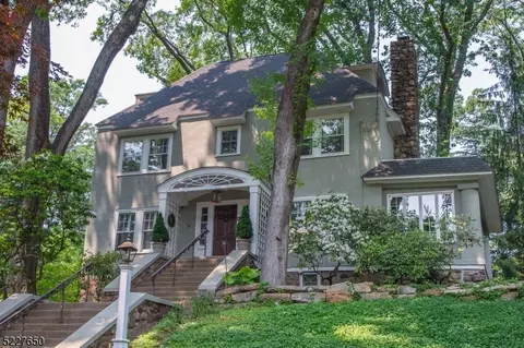 19 Valley Rd, Mountain Lakes, NJ 07046