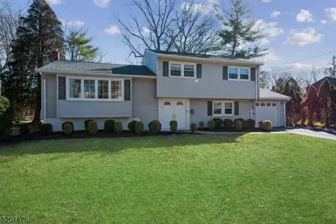 30 Fieldstone Dr, Livingston, NJ 07039