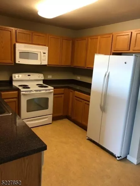 1 Carriage City Plz #609, Rahway City, NJ 07065