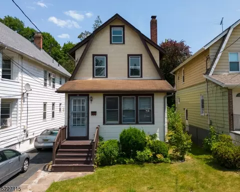 25 John St, Passaic, NJ 07055