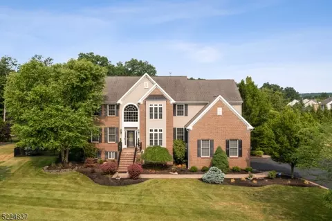 5 Castleton Ln, Flemington, NJ 08822