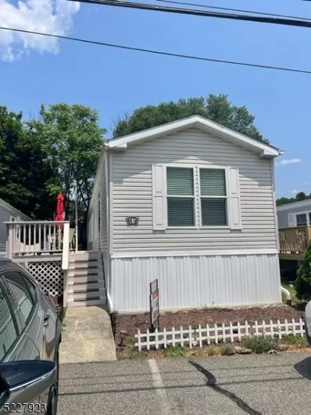 45 Daniel Ln, Rockaway, NJ 07866