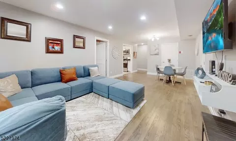 194 College Dr, Edison, NJ 08817