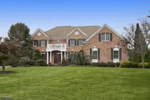 3 Emmons Path, Chester, NJ 07930