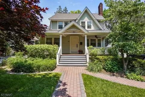 29 Garthwaite Ter, Maplewood, NJ 07040