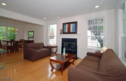 3 King Dr, Bridgewater, NJ 08807