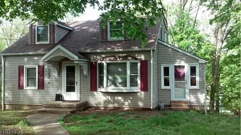 30 Hussa Pl, Denville, NJ 07834