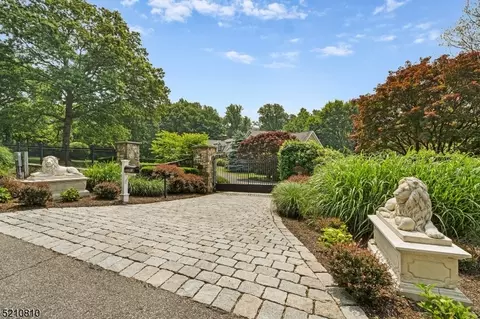 80 Peachcroft Dr, Bernardsville, NJ 07924