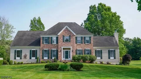 1 Eagle Dr, Raritan Twp, NJ 08551