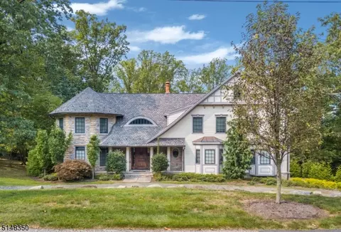 11 Hearthstone Ter, Livingston, NJ 07039