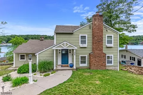 309 Maxim Dr, Hopatcong, NJ 07843