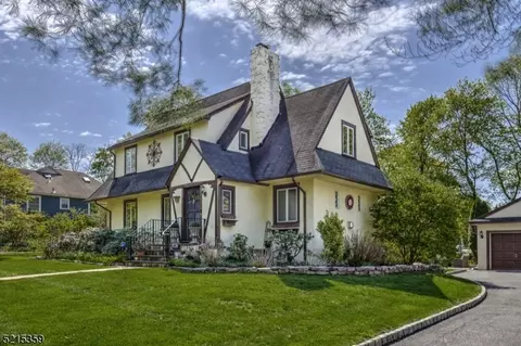 22 Cedar St, Bernards, NJ 07920