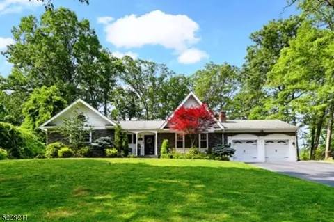 363 Short Dr, Mountainside, NJ 07092