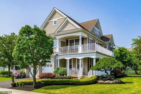30 Lighthouse Dr, South Amboy, NJ 08879