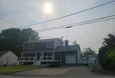 8 Leo Ave, Stanhope, NJ 07874