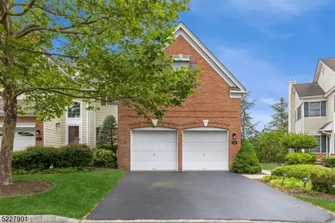 35 Chestnut Ct, Cedar Grove, NJ 07009