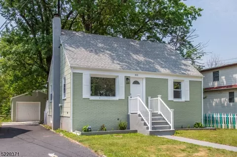 811 Carnegie St, Linden, NJ 07036