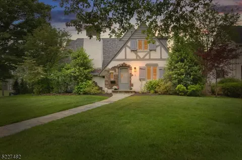 2 Midhurst Rd, Short Hills, NJ 07078