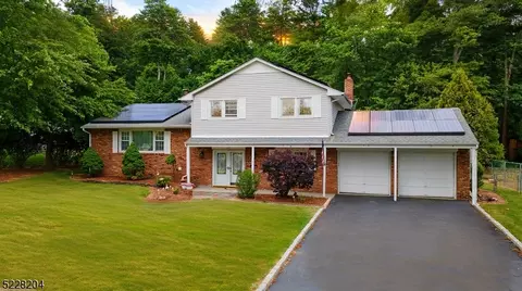 15 Rita Dr, Morris Plains, NJ 07950