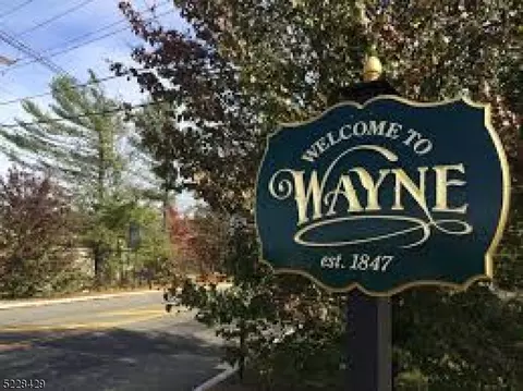 39 Bobolink Ct, Wayne, NJ 07470