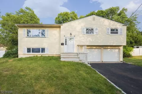 15 Appleman Rd, East Franklin, NJ 08873