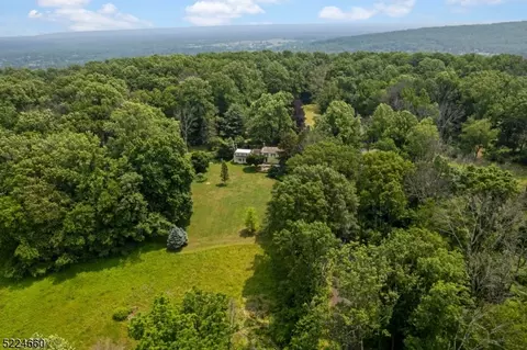 154 Stanton Mountain Rd, Lebanon, NJ 08833
