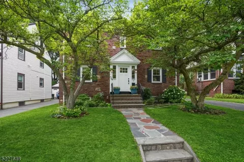 7 Mosswood Ter, Maplewood, NJ 07040