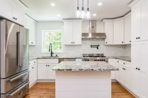140 N Hillside Ave, Chatham, NJ 07928