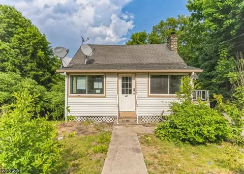40 Leonard Ave, West Milford, NJ 07480