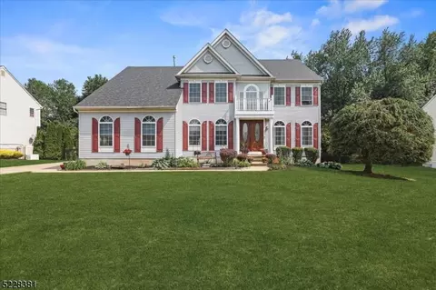 6 Joan Rd, East Franklin, NJ 08873