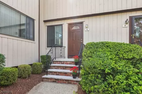 38 Park St #11E, Florham Park, NJ 07932