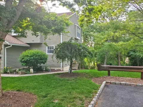 20 Peregrine Pt, Newton, NJ 07860