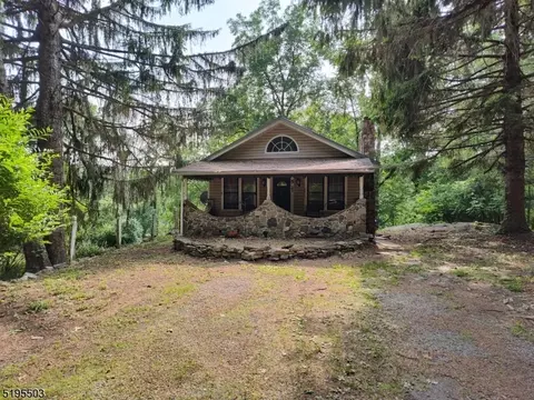 5 Hartmans Trl, Washington Twp, NJ 07882