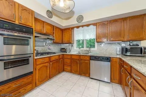 197 Webster Dr, Wayne, NJ 07470 photo 6