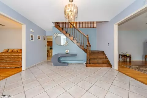 197 Webster Dr, Wayne, NJ 07470 photo 2