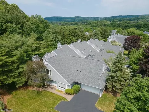 32 Ridge Dr, Montville, NJ 07045